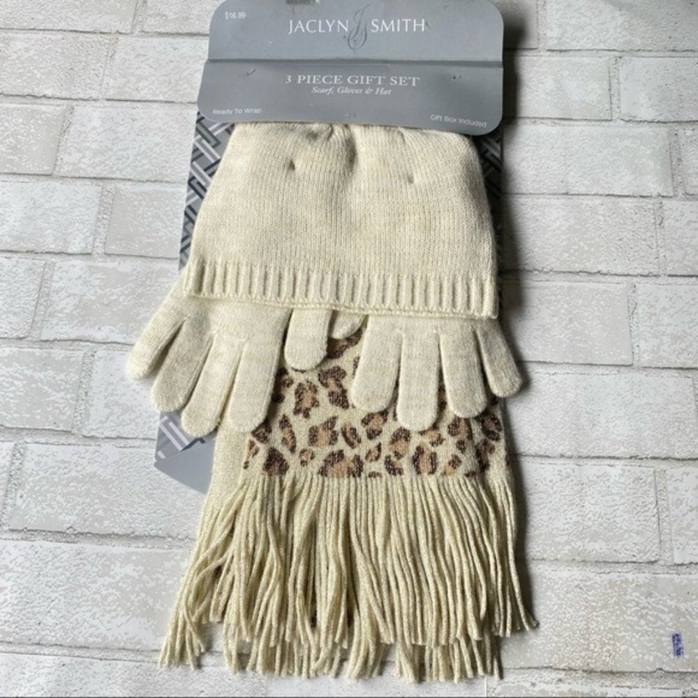 NWT Jaclyn Smith 3-Pieceā Animal Print Scarf, Hat and Gloves Gift Set